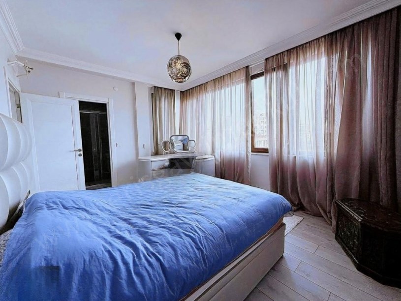 İSTANBUL KADIKÖY SUADİYE BAĞDAT CADDESİNE ÇOK YAKIN 5 YILLIK GENİŞ 2+1 DAİRE