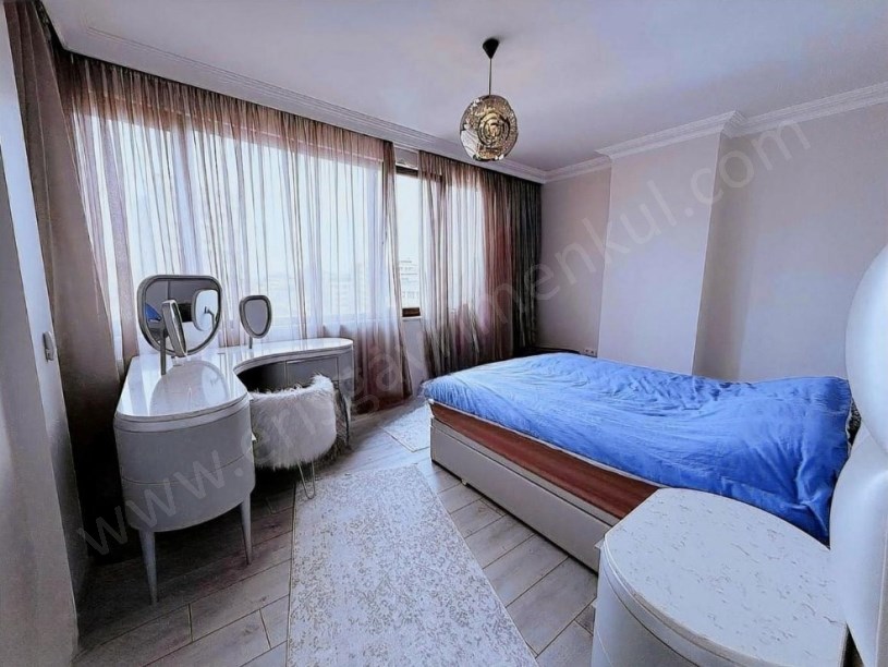 İSTANBUL KADIKÖY SUADİYE BAĞDAT CADDESİNE ÇOK YAKIN 5 YILLIK GENİŞ 2+1 DAİRE