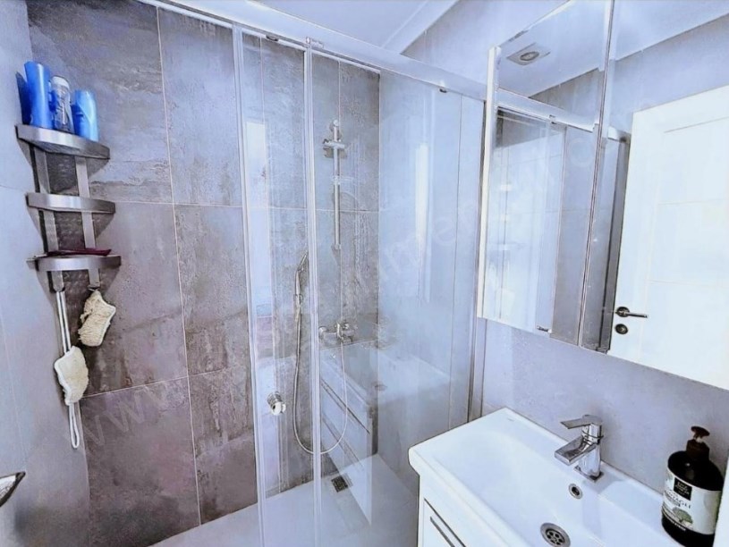 İSTANBUL KADIKÖY SUADİYE BAĞDAT CADDESİNE ÇOK YAKIN 5 YILLIK GENİŞ 2+1 DAİRE