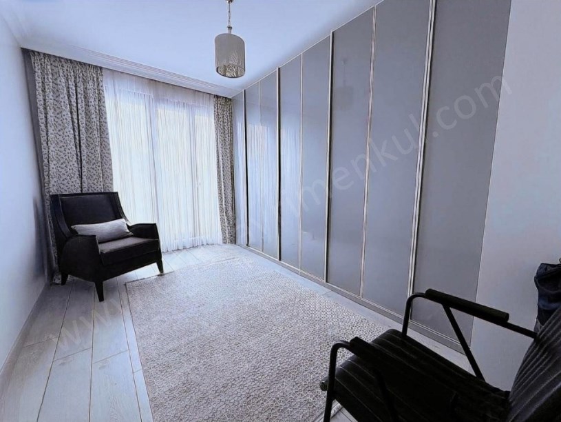 İSTANBUL KADIKÖY SUADİYE BAĞDAT CADDESİNE ÇOK YAKIN 5 YILLIK GENİŞ 2+1 DAİRE