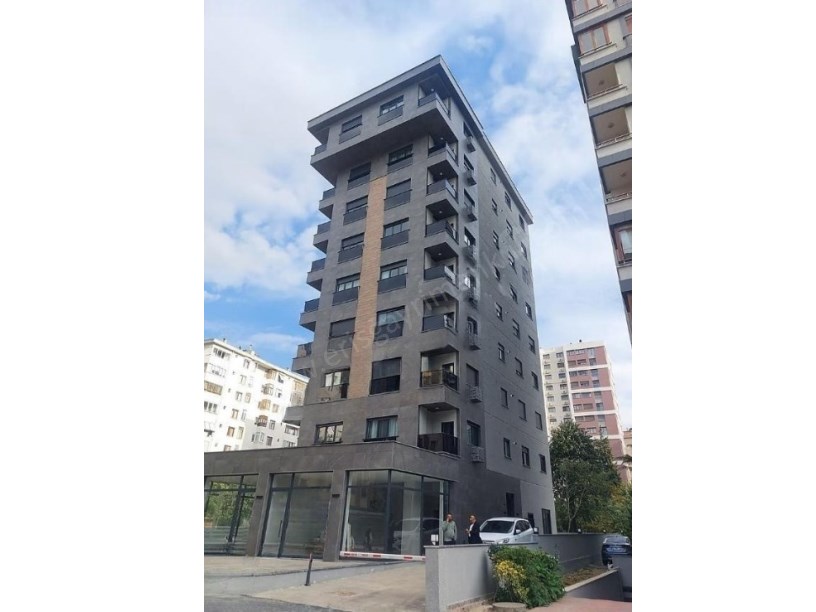 İSTANBUL KADIKÖY SATILIK ERENKÖY MİNİBÜS CADDESİNDE ÇATI DUPLEKSİ 5+1