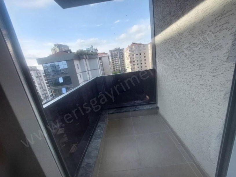 İSTANBUL KADIKÖY SATILIK ERENKÖY MİNİBÜS CADDESİNDE ÇATI DUPLEKSİ 5+1