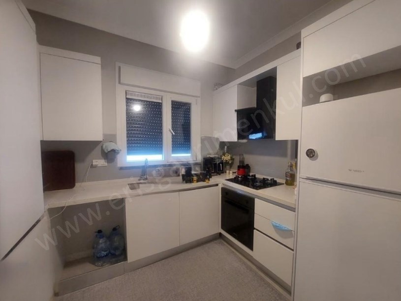 İSTANBUL KADIKÖY SATILIK ERENKÖY MİNİBÜS CADDESİNDE ÇATI DUPLEKSİ 5+1