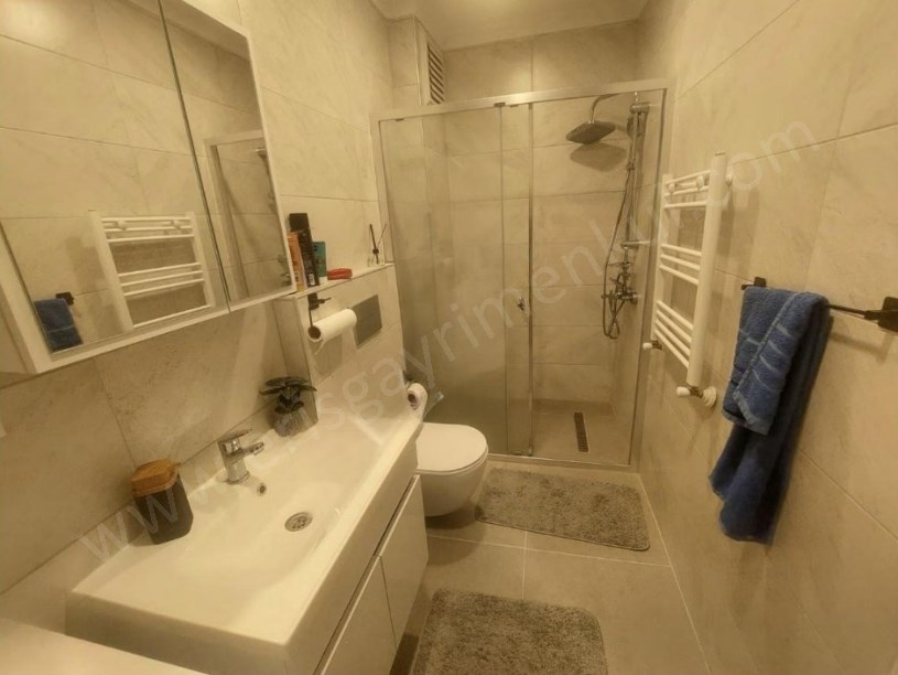 İSTANBUL KADIKÖY SATILIK ERENKÖY MİNİBÜS CADDESİNDE ÇATI DUPLEKSİ 5+1