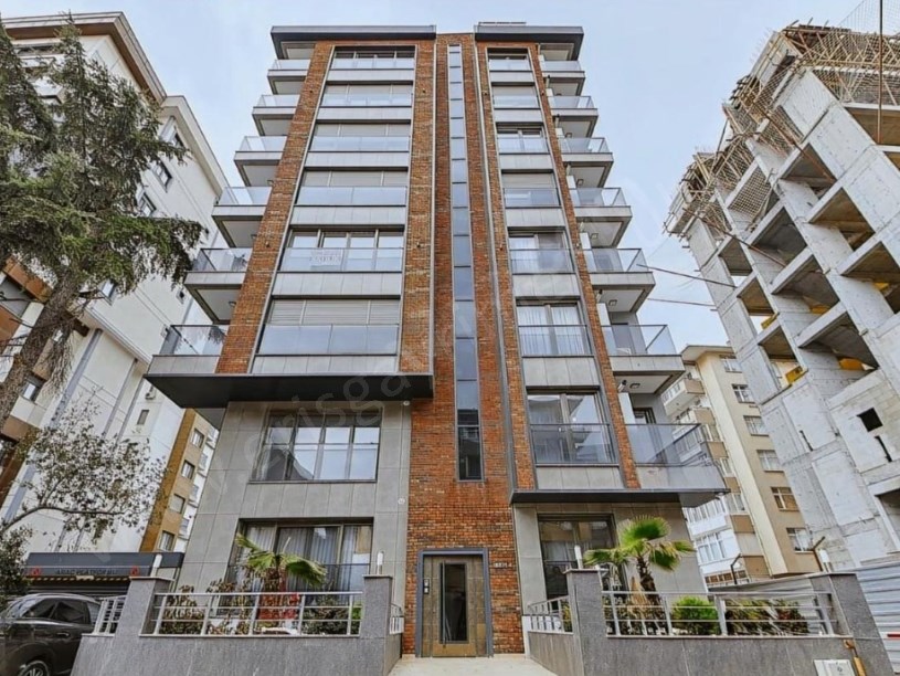 İSTANBUL KADIKÖY SUADİYEDE BAĞDAT CADDESİNE KOMŞU, 2+1 BALKONLU DAİRE