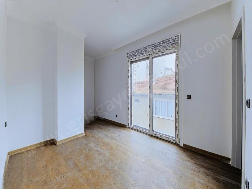 İSTANBUL KADIKÖY SUADİYEDE BAĞDAT CADDESİNE KOMŞU, 2+1 BALKONLU DAİRE