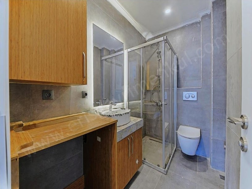 İSTANBUL KADIKÖY SUADİYEDE BAĞDAT CADDESİNE KOMŞU, 2+1 BALKONLU DAİRE