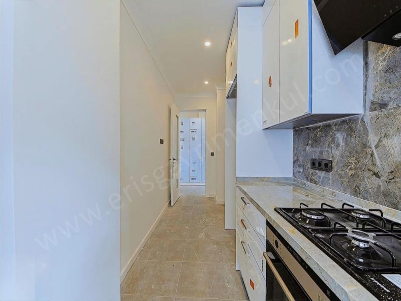 İSTANBUL KADIKÖY SUADİYEDE BAĞDAT CADDESİNE KOMŞU, 2+1 BALKONLU DAİRE