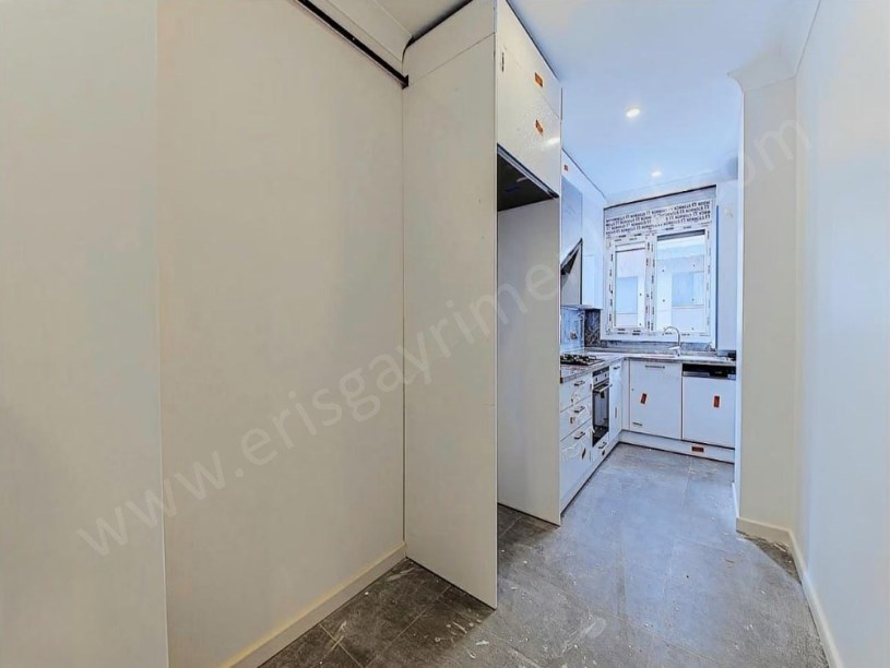 İSTANBUL KADIKÖY SUADİYEDE BAĞDAT CADDESİNE KOMŞU, 2+1 BALKONLU DAİRE