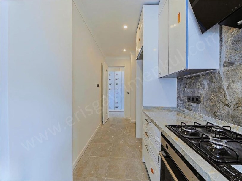 İSTANBUL KADIKÖY SUADİYEDE BAĞDAT CADDESİNE KOMŞU, 2+1 BALKONLU DAİRE