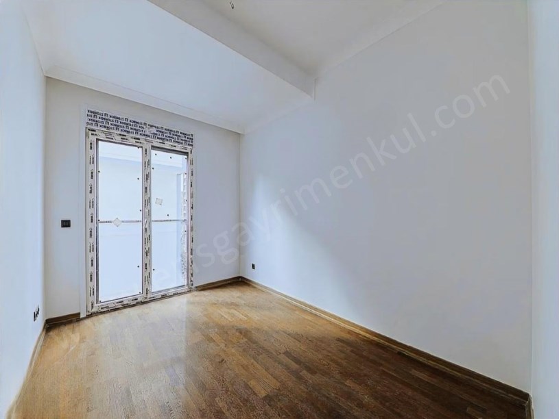 İSTANBUL KADIKÖY SUADİYEDE BAĞDAT CADDESİNE KOMŞU, 2+1 BALKONLU DAİRE