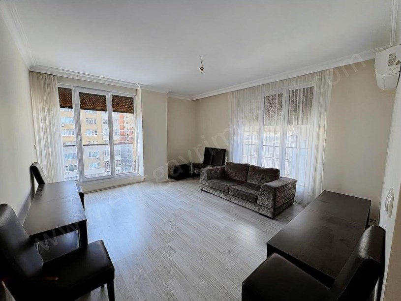 İSTANBUL KADIKÖY GENÇ BİNADA ATATÜRK CADDESİNE YÜRÜME MESAFESİNDE 2+1 SATILIK