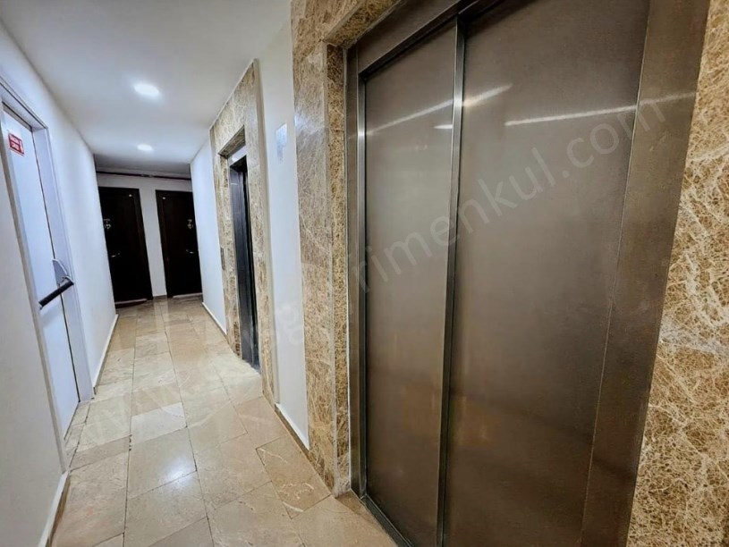 İSTANBUL KADIKÖY GENÇ BİNADA ATATÜRK CADDESİNE YÜRÜME MESAFESİNDE 2+1 SATILIK