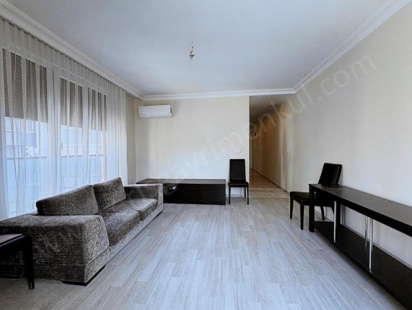 İSTANBUL KADIKÖY GENÇ BİNADA ATATÜRK CADDESİNE YÜRÜME MESAFESİNDE 2+1 SATILIK