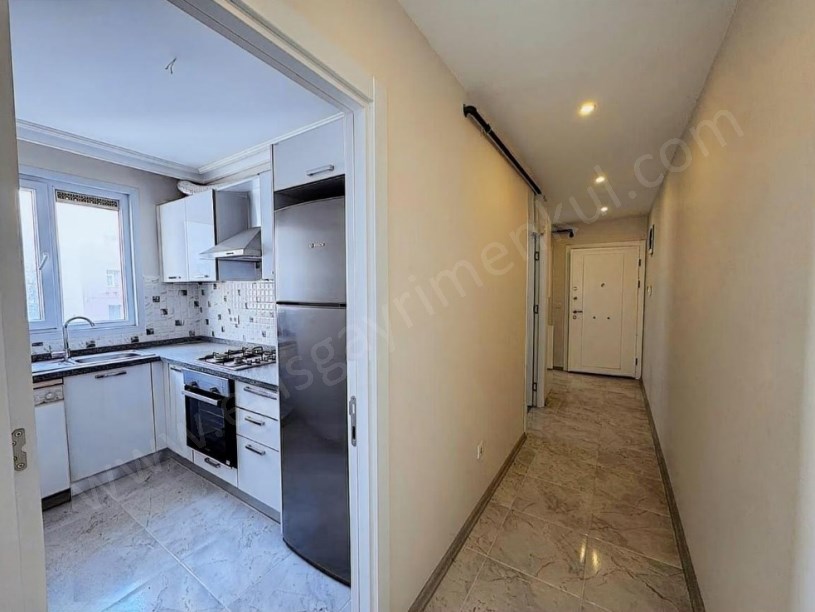 İSTANBUL KADIKÖY GENÇ BİNADA ATATÜRK CADDESİNE YÜRÜME MESAFESİNDE 2+1 SATILIK