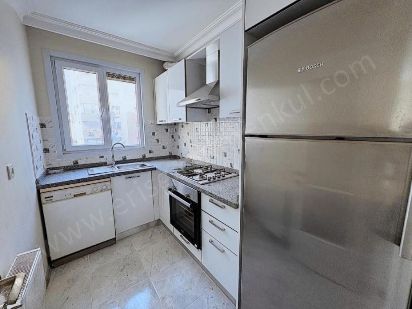 İSTANBUL KADIKÖY GENÇ BİNADA ATATÜRK CADDESİNE YÜRÜME MESAFESİNDE 2+1 SATILIK