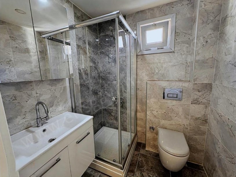 İSTANBUL KADIKÖY GENÇ BİNADA ATATÜRK CADDESİNE YÜRÜME MESAFESİNDE 2+1 SATILIK