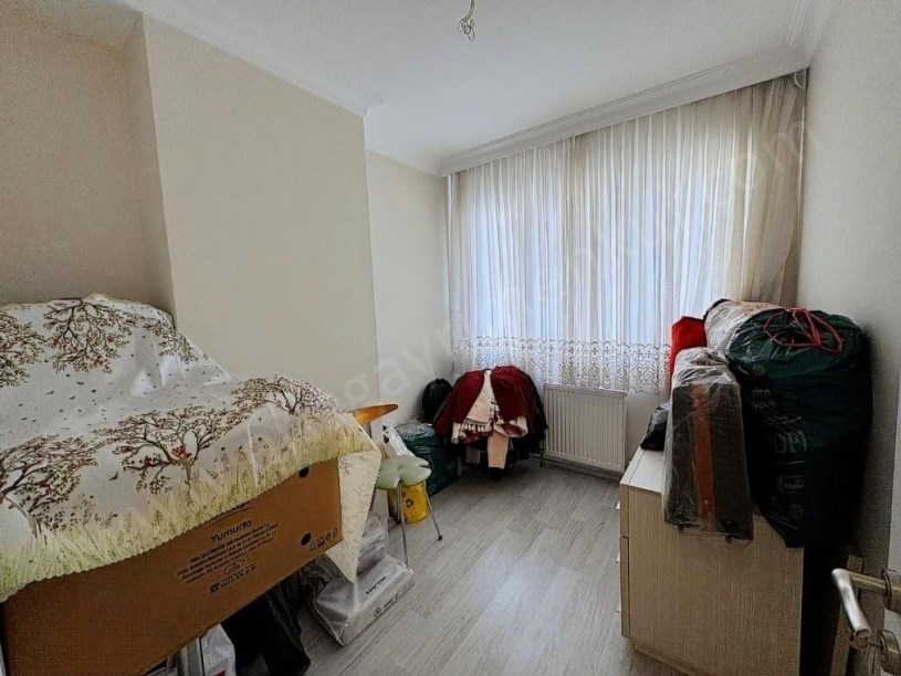 İSTANBUL KADIKÖY GENÇ BİNADA ATATÜRK CADDESİNE YÜRÜME MESAFESİNDE 2+1 SATILIK