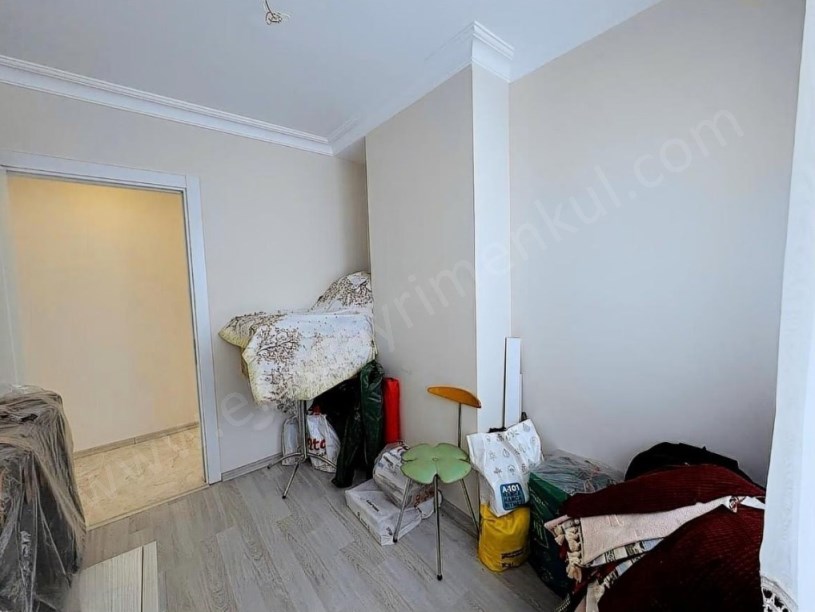 İSTANBUL KADIKÖY GENÇ BİNADA ATATÜRK CADDESİNE YÜRÜME MESAFESİNDE 2+1 SATILIK