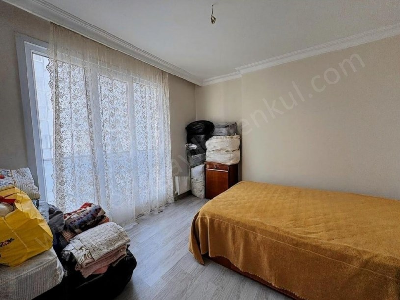 İSTANBUL KADIKÖY GENÇ BİNADA ATATÜRK CADDESİNE YÜRÜME MESAFESİNDE 2+1 SATILIK