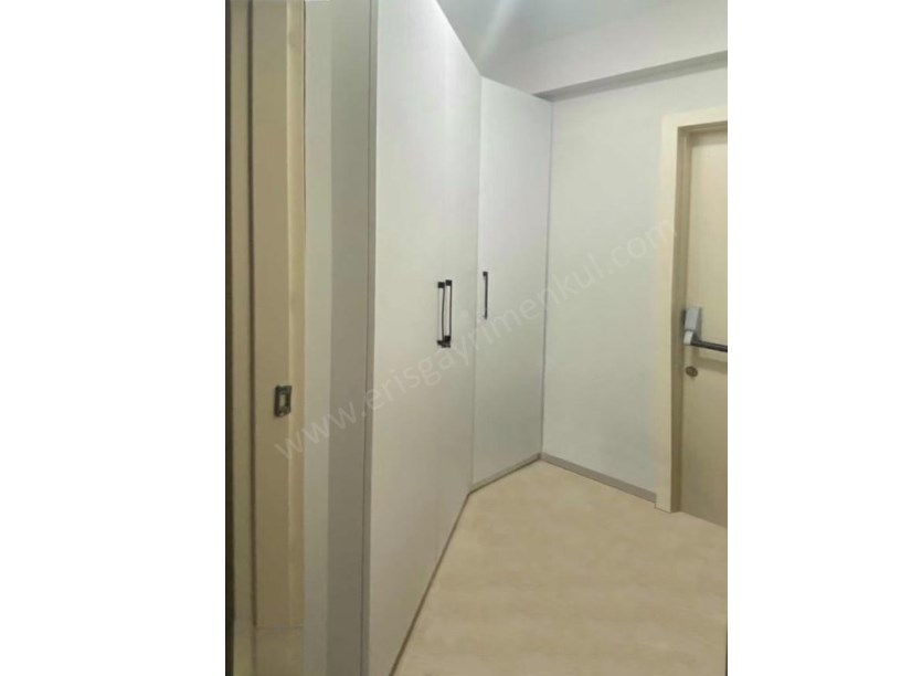 İSTANBUL KADIKÖY DE 5 YILLIK 2+1 70m2 KOMBİLİ BALKONLU ARAKATTA TEMİZ DAİR