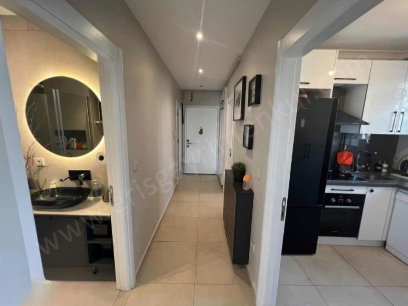 İSTANBUL KADIKÖY DE 5 YILLIK 2+1 70m2 KOMBİLİ BALKONLU ARAKATTA TEMİZ DAİR