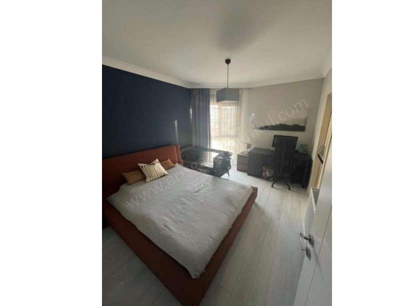 İSTANBUL KADIKÖY DE 5 YILLIK 2+1 70m2 KOMBİLİ BALKONLU ARAKATTA TEMİZ DAİR