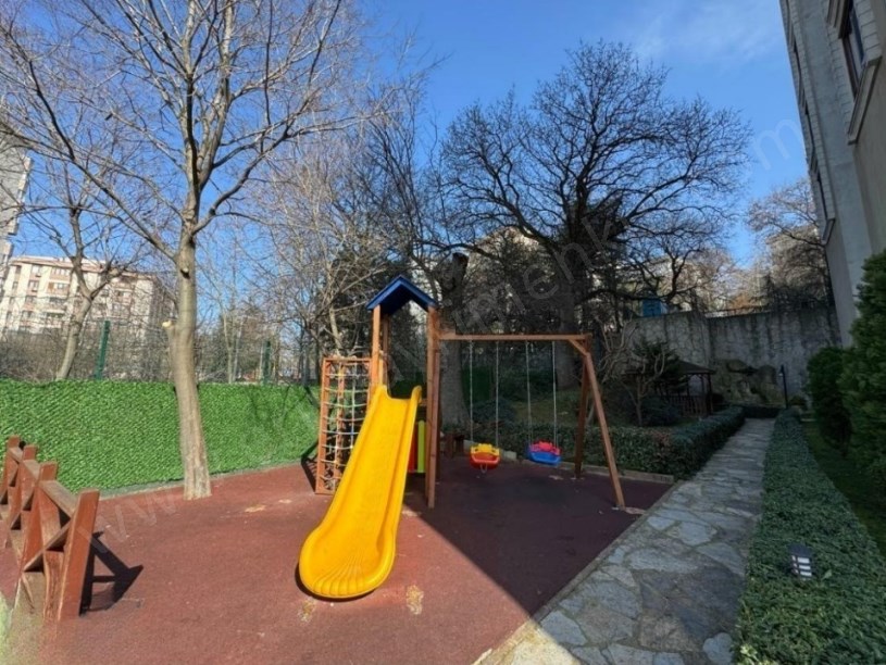 İSTANBUL KADIKÖY SAHRAYICEDİT  3+1 ARA KAT SATILIK DAİRE