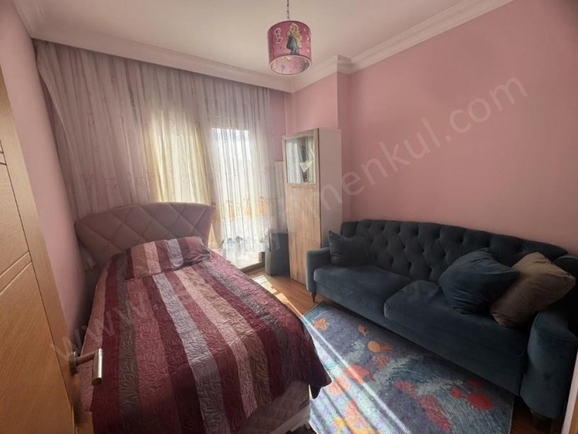İSTANBUL KADIKÖY SAHRAYICEDİT  3+1 ARA KAT SATILIK DAİRE