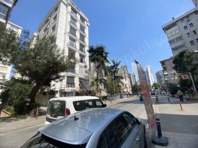 İSTANBUL Kadıköy Kaptan Arifte Metro Yakını, Masrafsız ve Ferah 2+1 90m2