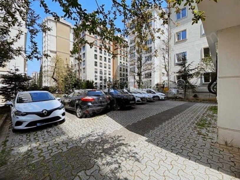 İSTANBUL Kadıköy Kaptan Arifte Metro Yakını, Masrafsız ve Ferah 2+1 90m2