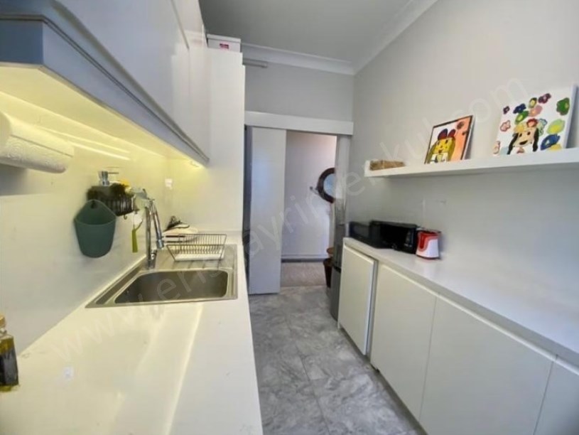 İSTANBUL Kadıköy Kaptan Arifte Metro Yakını, Masrafsız ve Ferah 2+1 90m2