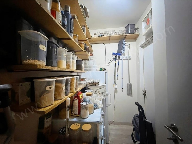 İSTANBUL KADIKÖY GÖZTEPEDE CADDE ÜZERİNDE BALKONLU GENÇ BİNADA GENİŞ 3+1