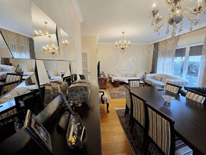 İSTANBUL KADIKÖY Göztepede 130M2 3+1 Balkonlu Ferah Satılık Daire