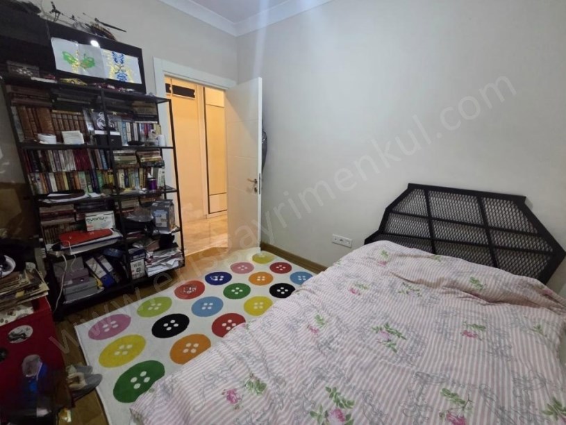 İSTANBUL KADIKÖY Göztepede 130M2 3+1 Balkonlu Ferah Satılık Daire