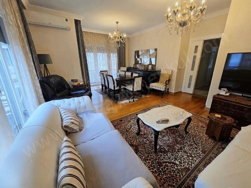 İSTANBUL KADIKÖY Göztepede 130M2 3+1 Balkonlu Ferah Satılık Daire