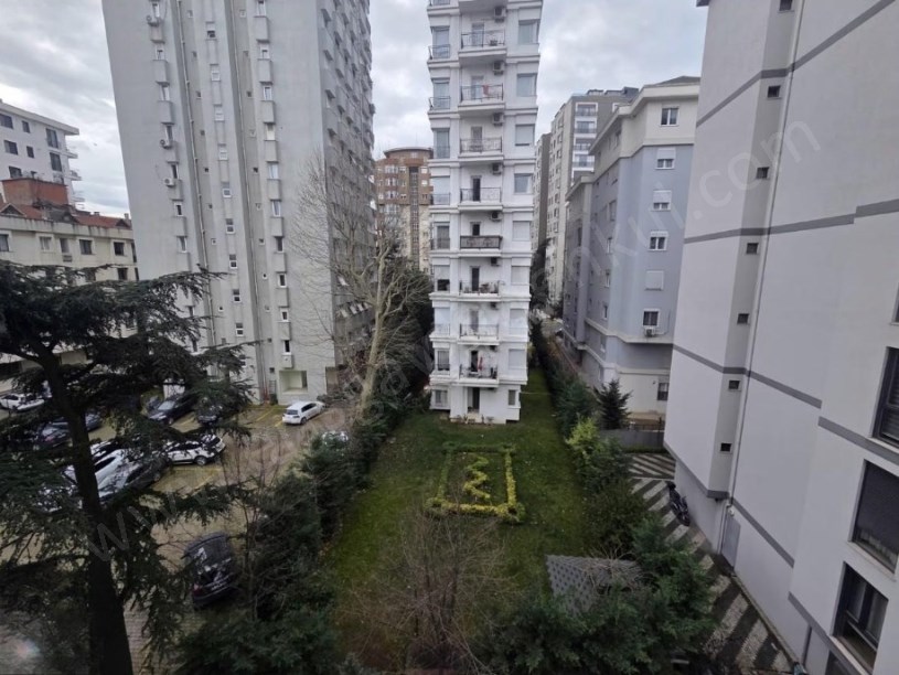 İSTANBUL KADIKÖY Göztepede 130M2 3+1 Balkonlu Ferah Satılık Daire