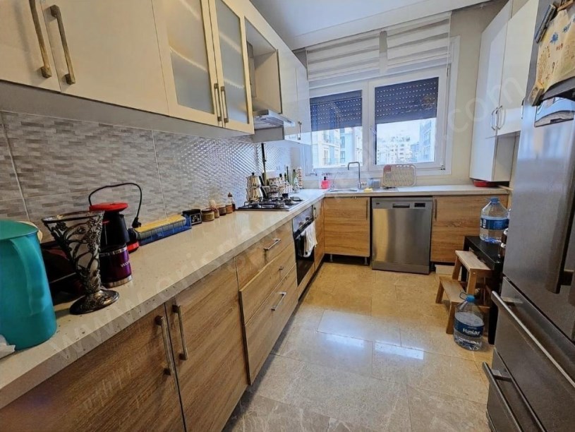 İSTANBUL KADIKÖY Göztepede 130M2 3+1 Balkonlu Ferah Satılık Daire