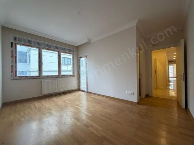  İSTANBUL KADIKÖY  BAĞDAT CD. YAKIN ÇİFT BALKONLU EBEVEYNLİ 108M2 3+1