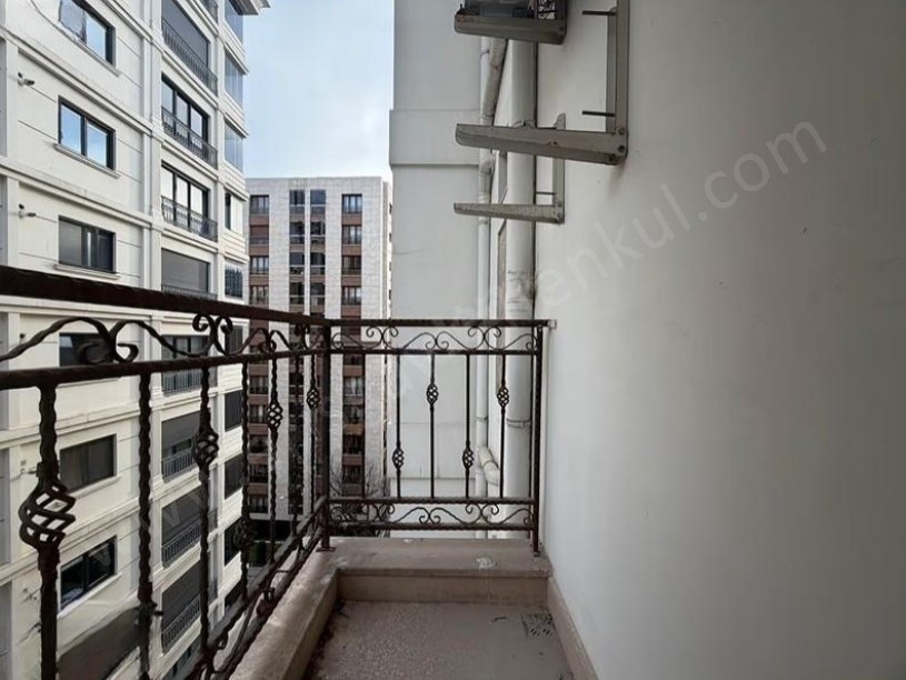  İSTANBUL KADIKÖY  BAĞDAT CD. YAKIN ÇİFT BALKONLU EBEVEYNLİ 108M2 3+1