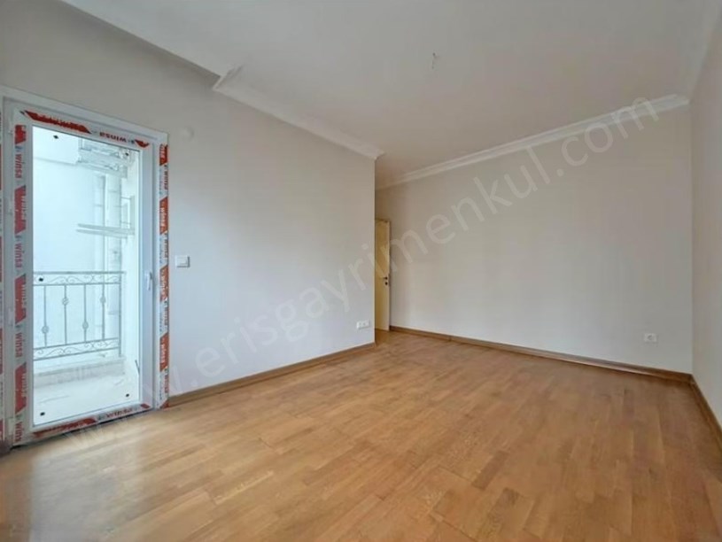  İSTANBUL KADIKÖY  BAĞDAT CD. YAKIN ÇİFT BALKONLU EBEVEYNLİ 108M2 3+1