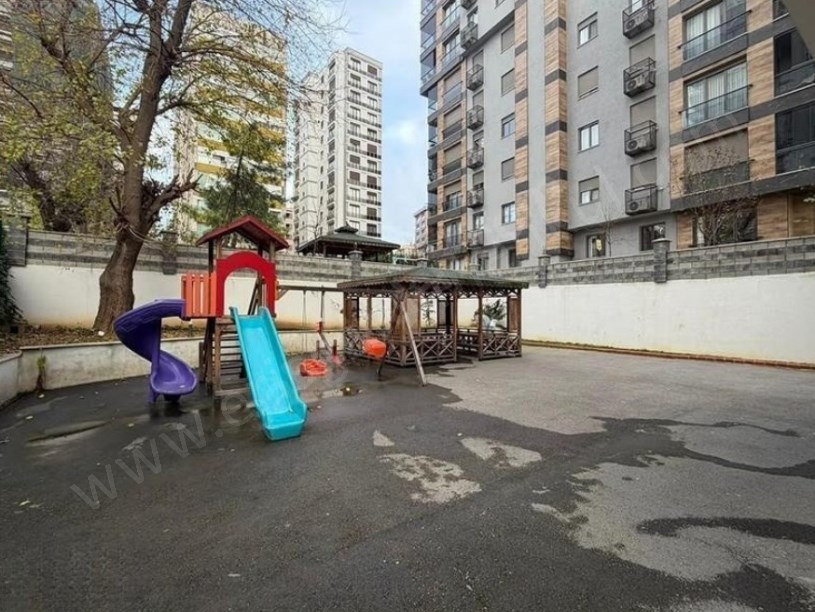  İSTANBUL KADIKÖY  BAĞDAT CD. YAKIN ÇİFT BALKONLU EBEVEYNLİ 108M2 3+1