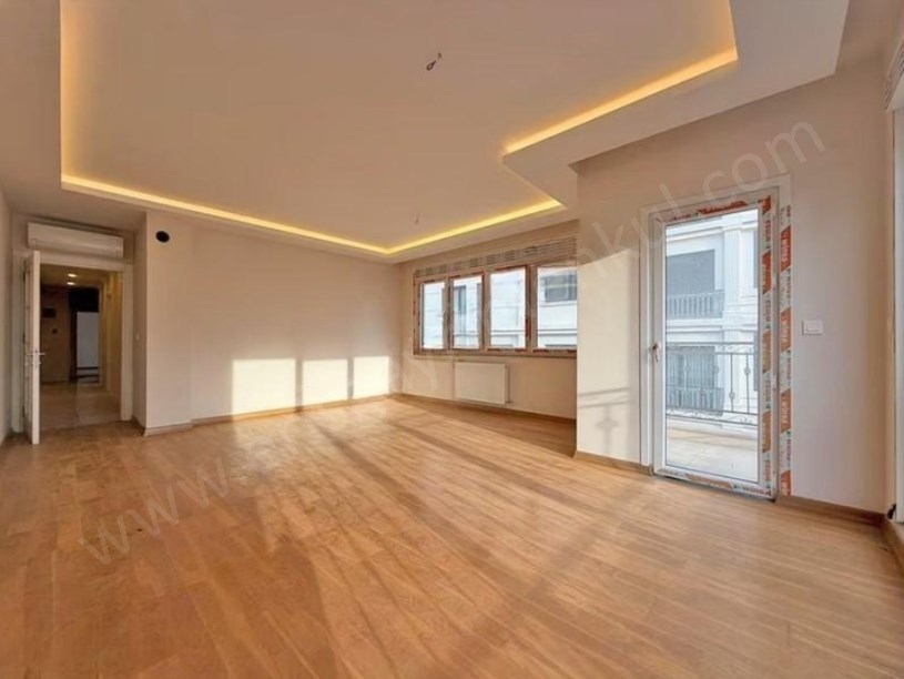  İSTANBUL KADIKÖY  BAĞDAT CD. YAKIN ÇİFT BALKONLU EBEVEYNLİ 108M2 3+1