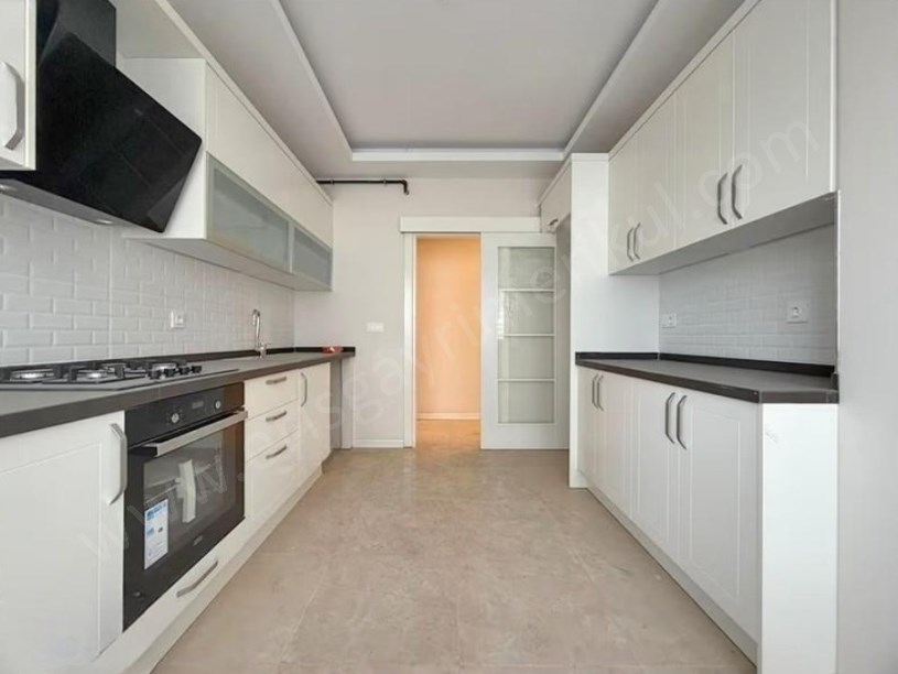  İSTANBUL KADIKÖY  BAĞDAT CD. YAKIN ÇİFT BALKONLU EBEVEYNLİ 108M2 3+1