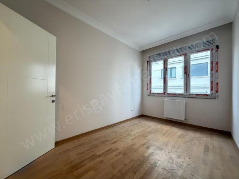  İSTANBUL KADIKÖY  BAĞDAT CD. YAKIN ÇİFT BALKONLU EBEVEYNLİ 108M2 3+1