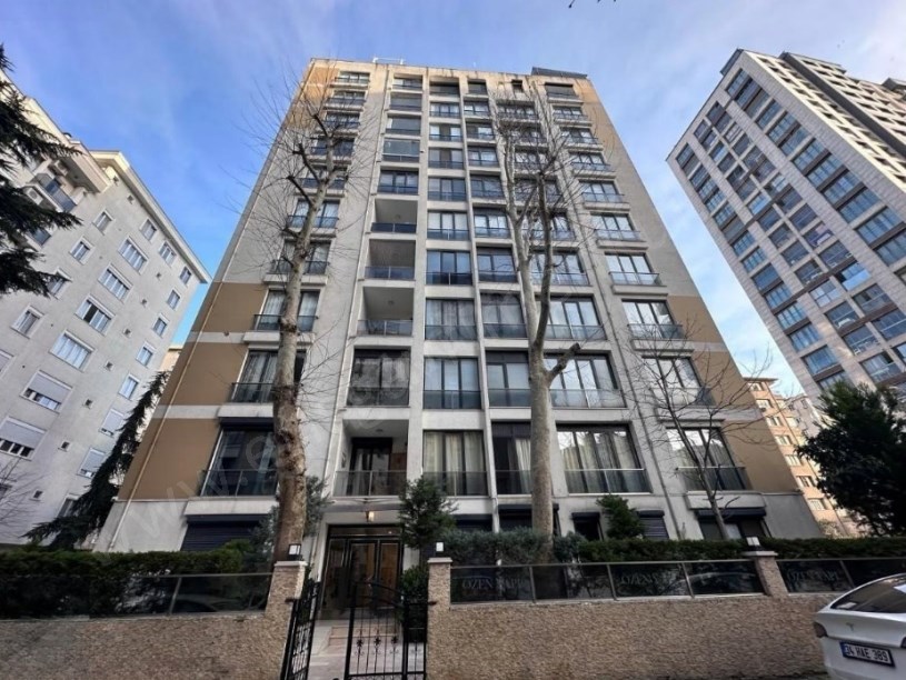 İSTANBUL KADIKÖY ERENKÖY DE MARMARAYA ÇOK YAKIN KONUMDA GENÇ BİNADA 3+1 BALKONLU