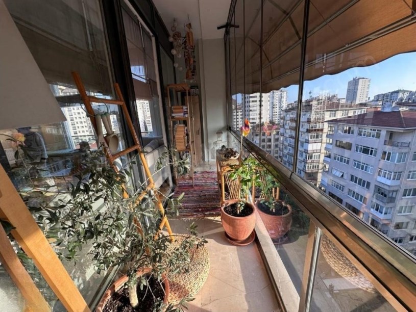 İSTANBUL KADIKÖY ERENKÖY DE MARMARAYA ÇOK YAKIN KONUMDA GENÇ BİNADA 3+1 BALKONLU