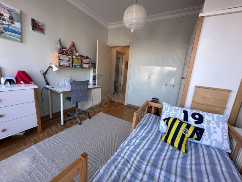 İSTANBUL KADIKÖY ERENKÖY DE MARMARAYA ÇOK YAKIN KONUMDA GENÇ BİNADA 3+1 BALKONLU