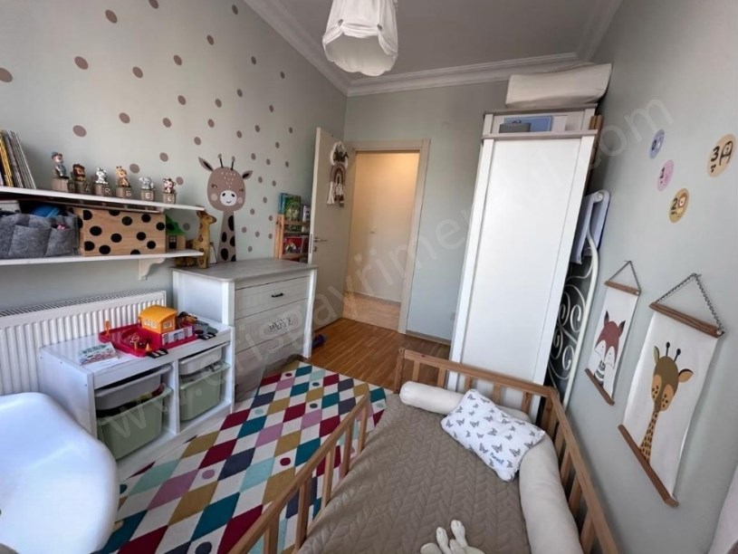 İSTANBUL KADIKÖY ERENKÖY DE MARMARAYA ÇOK YAKIN KONUMDA GENÇ BİNADA 3+1 BALKONLU