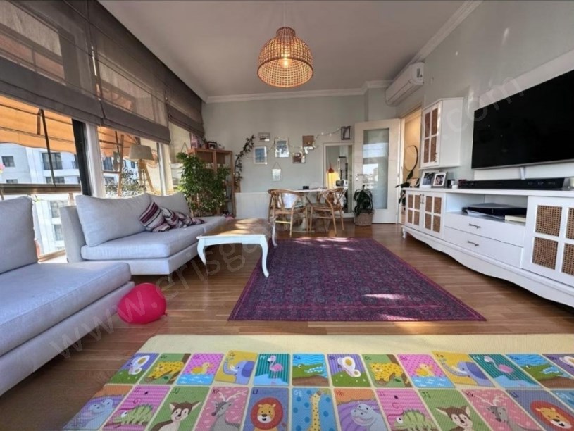 İSTANBUL KADIKÖY ERENKÖY DE MARMARAYA ÇOK YAKIN KONUMDA GENÇ BİNADA 3+1 BALKONLU